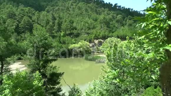 靠近玛丽斯瀑布的湖泊希腊塔索斯视频的预览图