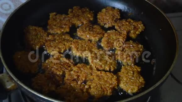 印度街头美食烹饪视频视频的预览图