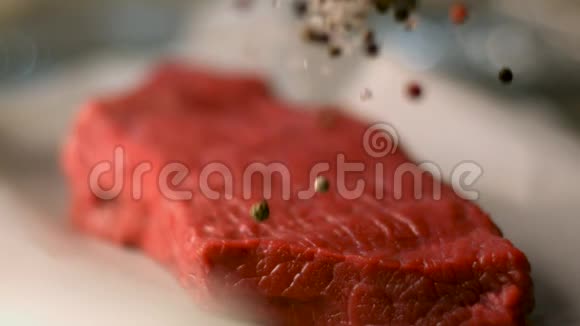 散发芳香香料的生肉很漂亮的摄影棚相机幻影Flex视频的预览图