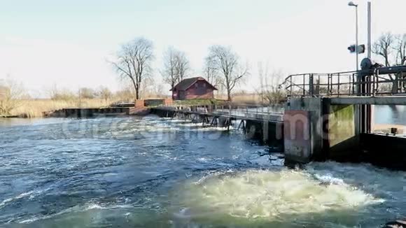 哈维尔河侧臂的历史针堰德国勃兰登堡视频的预览图