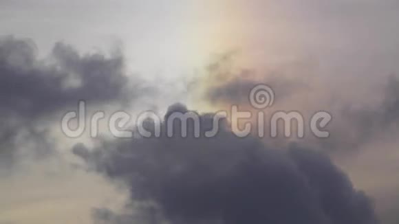 彩虹云的时间流逝视频的预览图