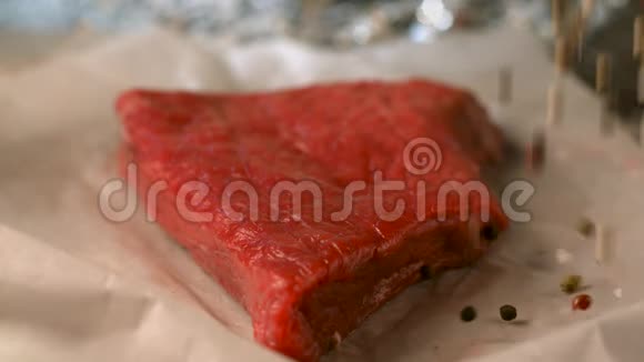散发芳香香料的生肉很漂亮的摄影棚相机幻影Flex视频的预览图