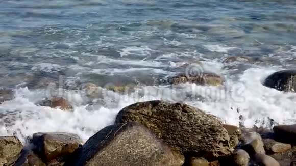 海洋海岸线的缓慢运动视频的预览图