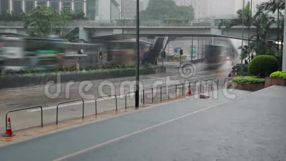 香港雨水道交通视频的预览图