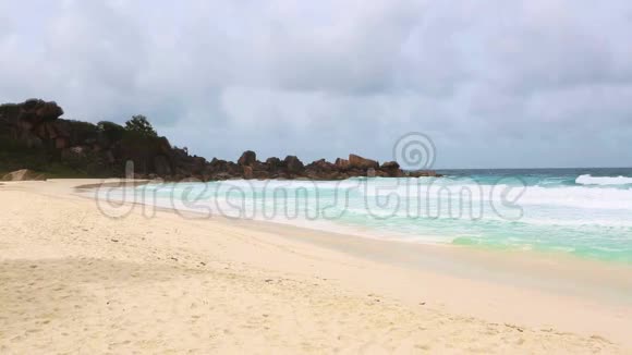 塞舌尔拉迪克热带海岸线电影视频的预览图