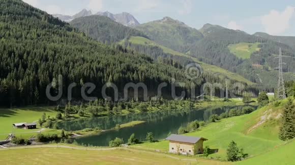 带有徒步路径和欧洲阿尔卑斯山的格勒瑟尔山谷的全景奥地利视频的预览图