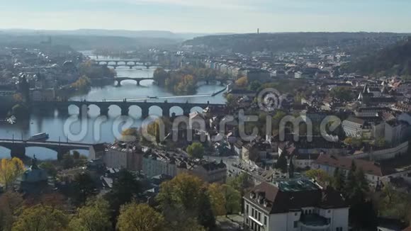 布拉格和查尔斯桥全景视频的预览图