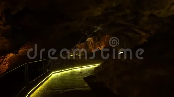 在Cetinje附近的Lipa洞内视频的预览图