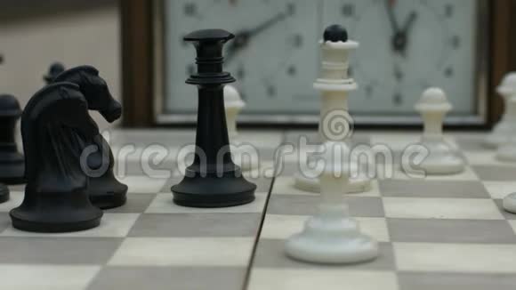 棋盘上的棋类游戏特写乌克兰基辅视频的预览图