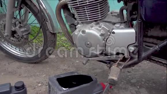 把摩托车引擎放大视频的预览图