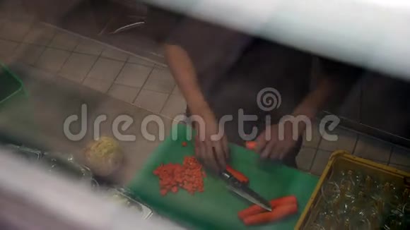 餐厅的厨房视频的预览图