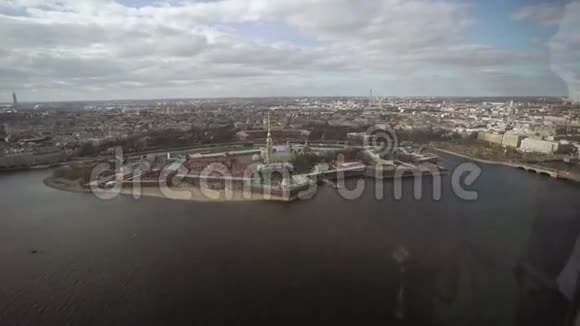 从圣彼得堡的直升机上可以看到空中景色视频的预览图