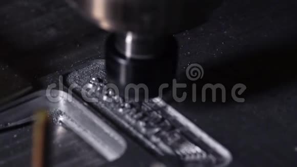 现代生产为铝板的创造美丽的钻井过程视频的预览图