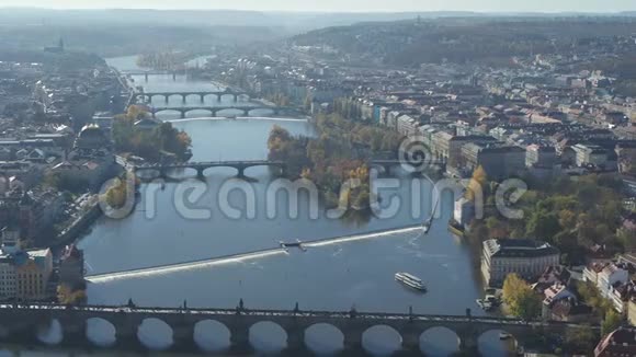 布拉格和查尔斯桥全景视频的预览图