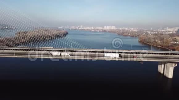 乌克兰基辅南桥市的鸟瞰图视频的预览图