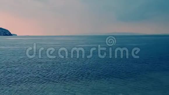 具有蓝色水面景观的海洋景观视频的预览图