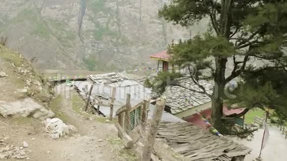 尼泊尔的高海拔修道院普罗克村马纳斯鲁电路跋涉视频的预览图