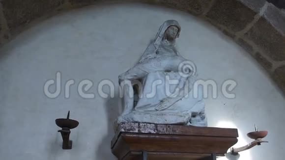 圣米歇尔岛修道院的雕塑视频的预览图