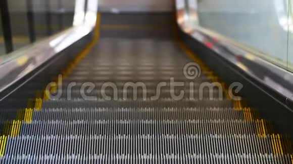 地铁上下现代自动扶梯视频的预览图