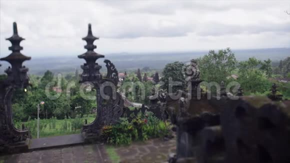 巴厘岛传统建筑视频的预览图