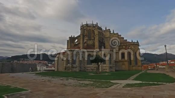迈向卡斯特罗乌尔迪莱斯大教堂视频的预览图