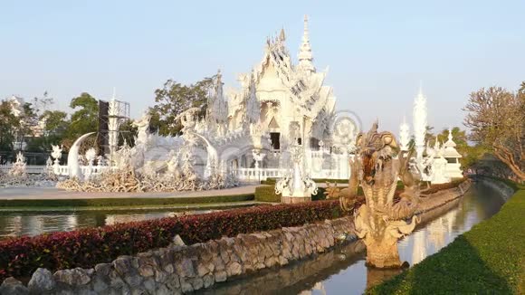 白庙泰国清洁清莱倒影日出4k视频的预览图