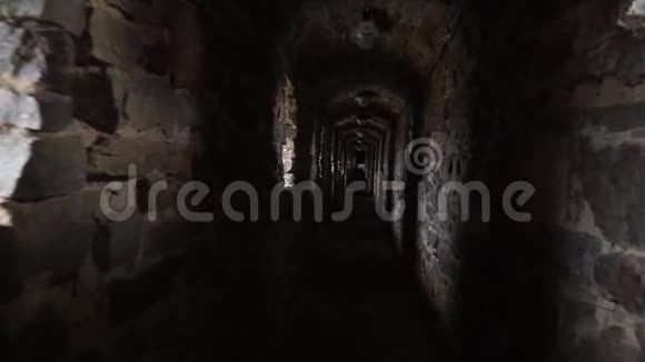 阴森森的老隧道的穿透力视频的预览图