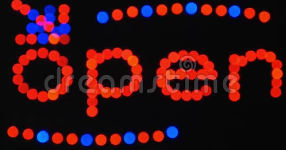 红色和蓝色的LED打开横幅视频的预览图