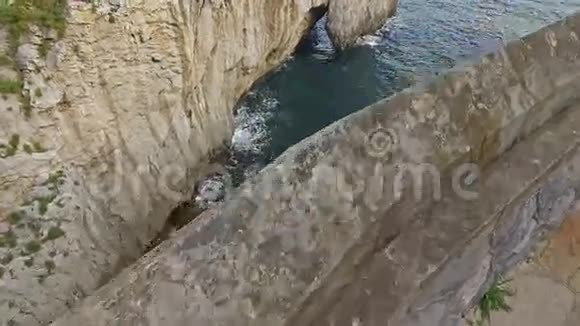 飞越卡斯特罗的悬崖视频的预览图