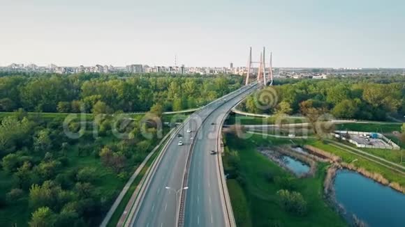 华沙公路和盖德车桥视频的预览图