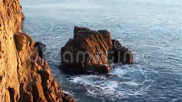看岩石海岸利古里亚海视频的预览图