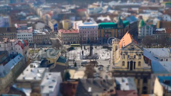 利沃夫街道的鸟瞰图视频的预览图