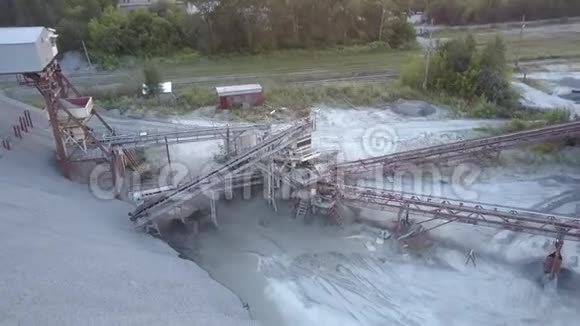 灰色瓦砾手推车的采矿部门建设过时视频的预览图