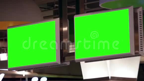 食品广场内电视广告的绿色广告牌视频的预览图