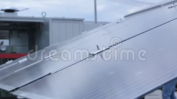跟踪太阳能电池板系统视频的预览图