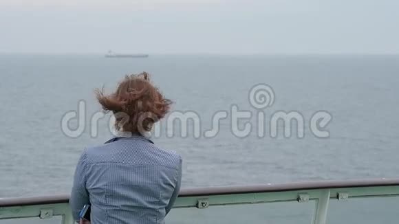 波罗的海渡船上的女人视频的预览图