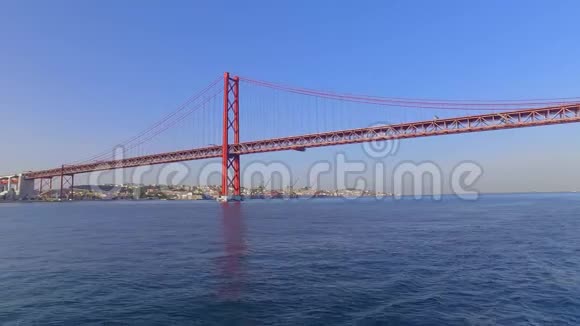 前里斯本萨拉扎大桥现在是四月二十五日大桥视频的预览图