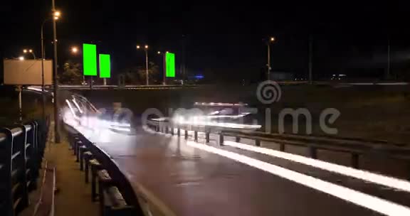 城市夜间交通小径视频的预览图