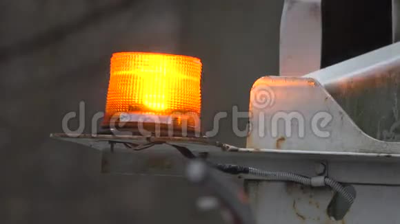 工作卡车上的照明灯视频的预览图