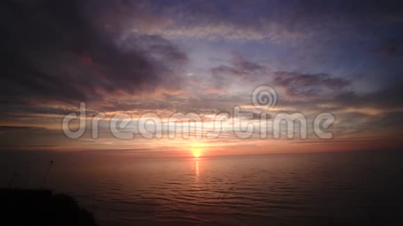 波罗的海科勒卡拉脱维亚角上方日落视频的预览图