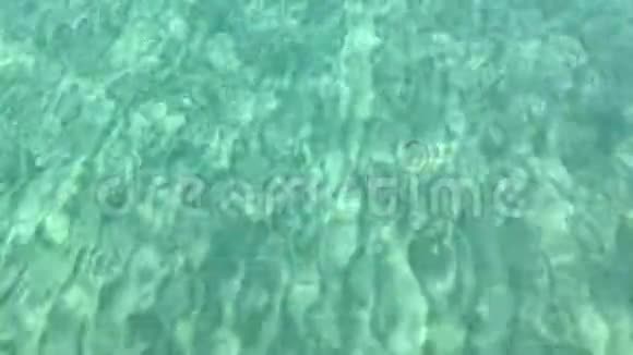 水的质地背景地中海清澈的海水视频的预览图