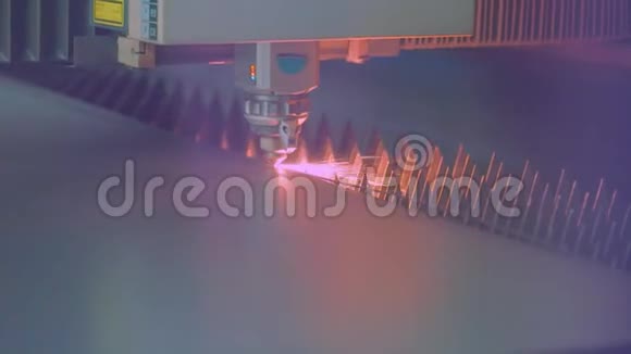 切割金属数控机床自动激光切割数控刀具视频的预览图