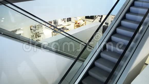 贸易中心的空移楼梯视频的预览图