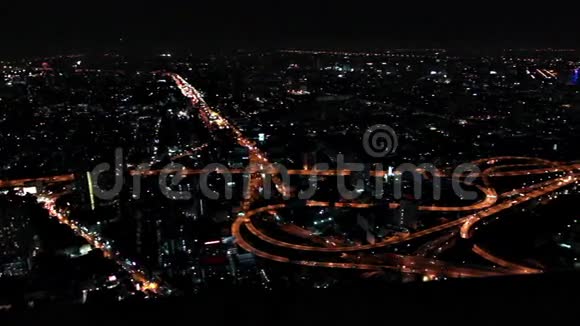泰国曼谷三叶草交界处美丽的高速公路交通灯全景视频的预览图