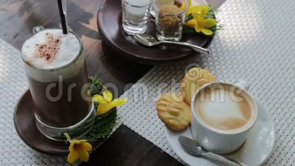 早餐时间为咖啡和饼干视频的预览图
