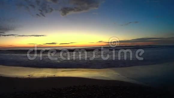 日落天空和海洋TL1多邦海滩卡尔斯巴德加利福尼亚视频的预览图