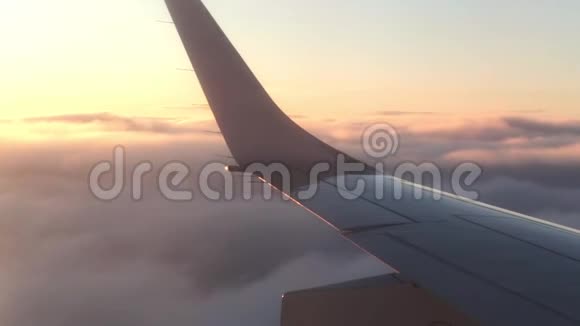从飞机窗口黎明视频的预览图