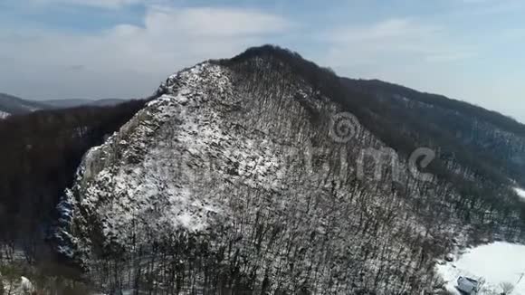 卡尔尼克山冬季空中镜头视频的预览图