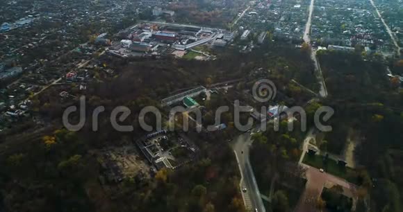 科罗皮夫尼茨基的城市景观鸟瞰图前名字基洛沃格勒圣堡部分的鸟瞰图视频的预览图