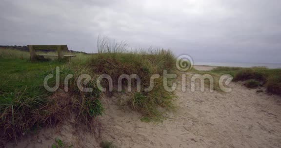 被遗弃的海滩地区视频的预览图